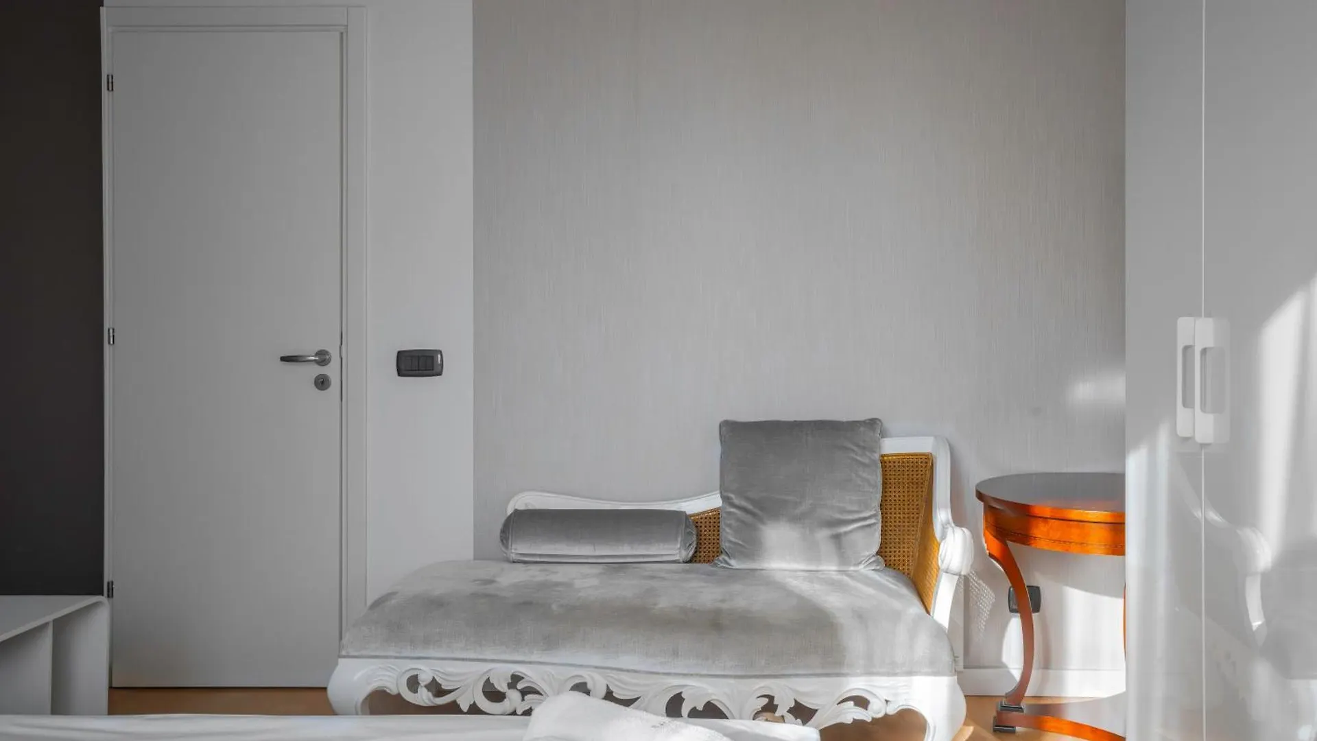 Apartment Central Luxurious 2 Bd Flat Near Ndk Sofia