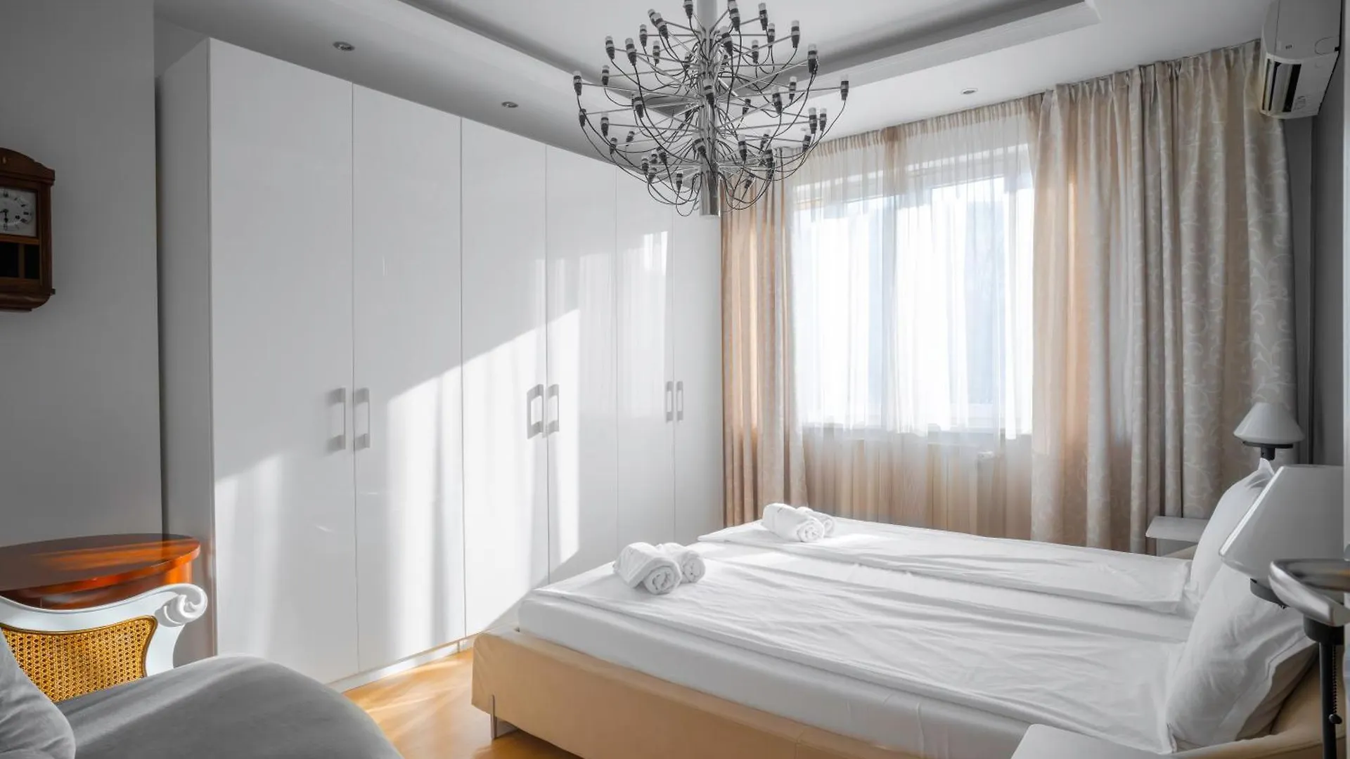 Central Luxurious 2 Bd Flat Near Ndk Sofia